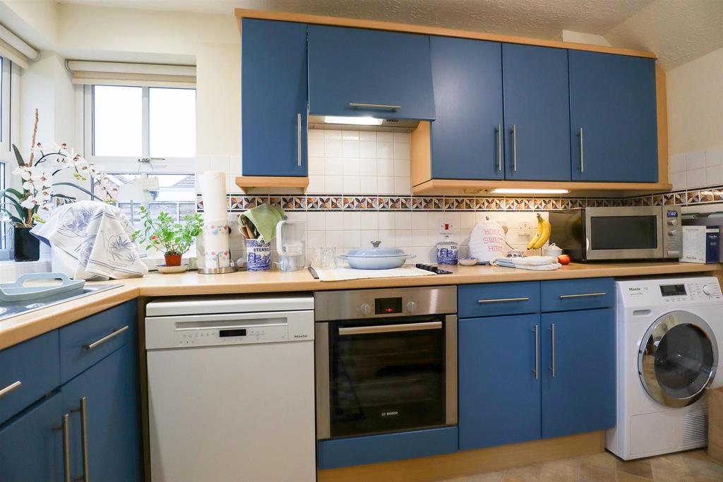 Kitchen (2).jpg