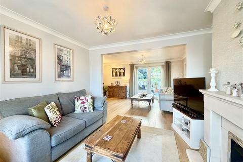 5 bedroom semi-detached house for sale, Hollyshaw Crescent, Whitkirk, Leeds