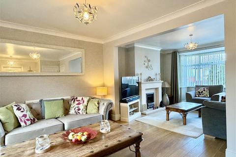 5 bedroom semi-detached house for sale, Hollyshaw Crescent, Whitkirk, Leeds