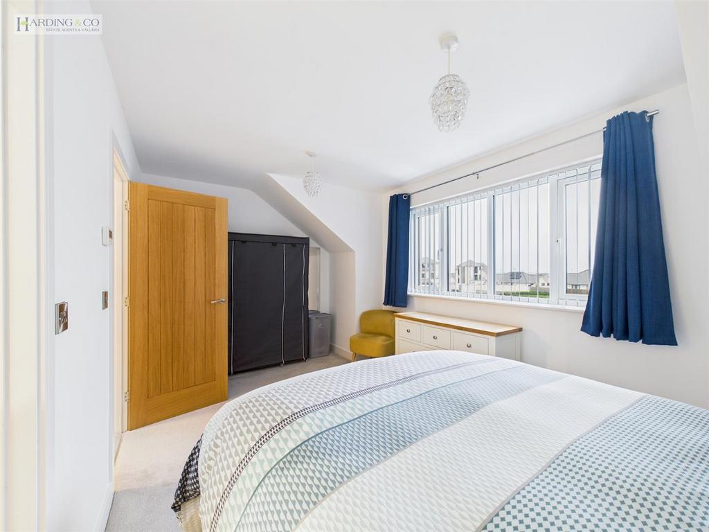 Bedroom 1 (2).jpg