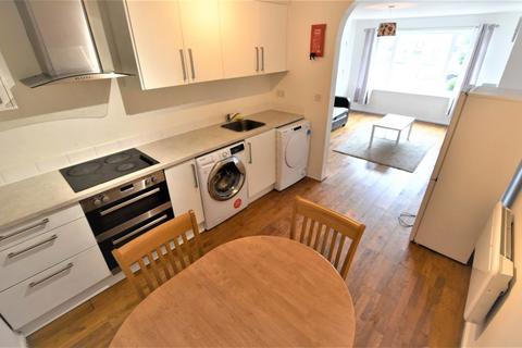 1 bedroom flat to rent, 19-21 Station Road Flat 2