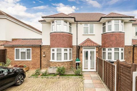 Studio to rent, Main Street, Feltham TW13
