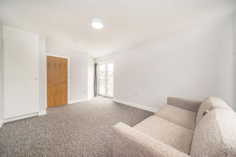 Studio to rent, Main Street, Feltham TW13