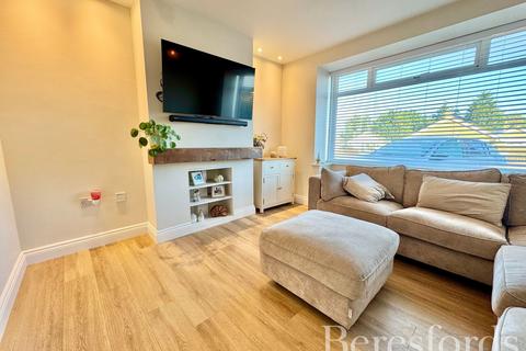 2 bedroom bungalow for sale, Gorse Lane, Clacton-on-Sea, CO15