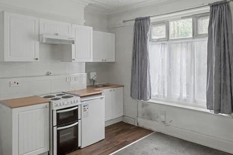 undefined, Flat 2, 65 Ashburnham Road, Luton LU1 1JN