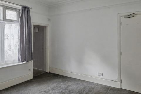 undefined, Flat 2, 65 Ashburnham Road, Luton LU1 1JN