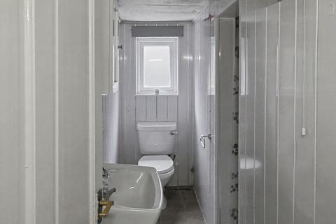 undefined, Flat 2, 65 Ashburnham Road, Luton LU1 1JN
