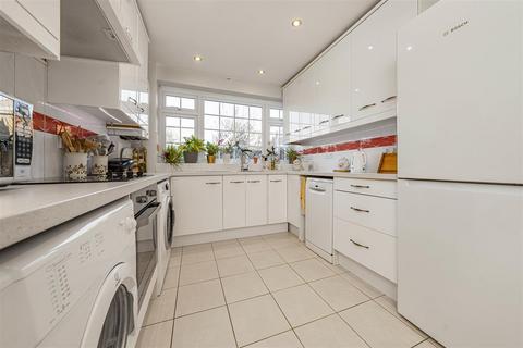 2 bedroom detached bungalow for sale, Newlyn Close, Bricket Wood, St. Albans