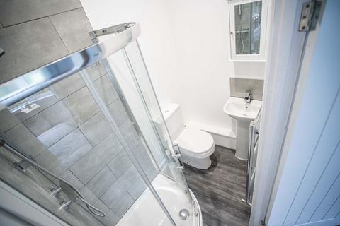 6 bedroom terraced house to rent, Morritt Drive, Halton, Leeds, LS15