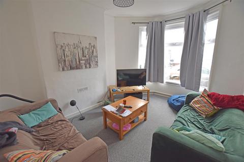 4 bedroom terraced house to rent, Dogfield Street, Cathays, Cardiff