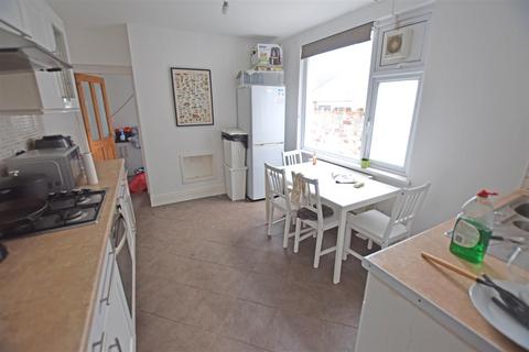 4 bedroom terraced house to rent, Dogfield Street, Cathays, Cardiff