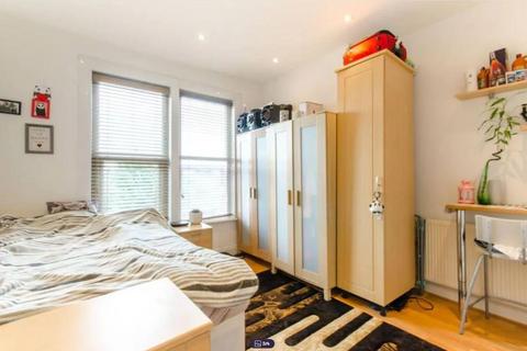 Studio to rent, Ballards Lane, Finchley, N3