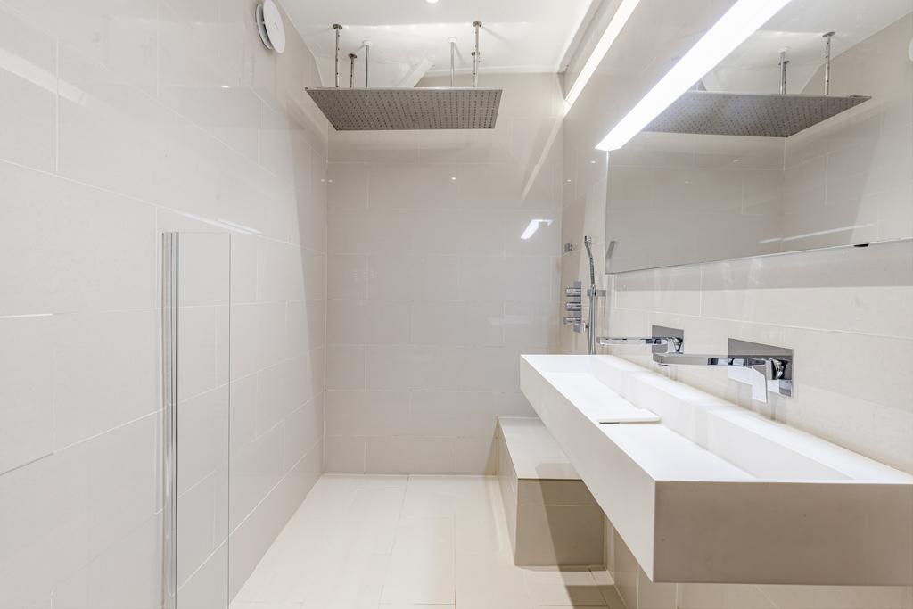 14 Shower Room