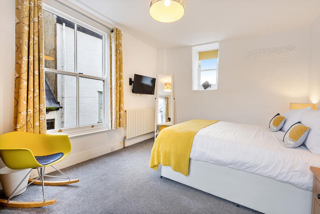 10 Bedroom