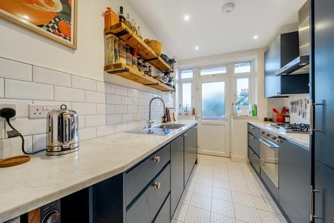 2 bedroom apartment for sale, Highland Road, London