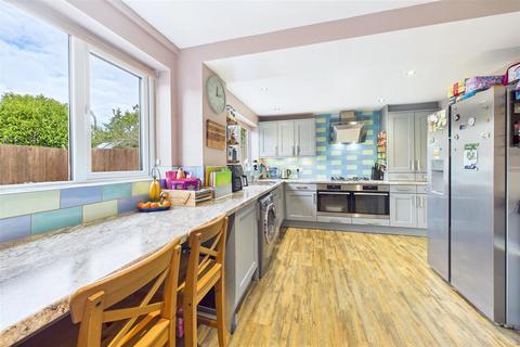 3 bedroom semi-detached house for sale, Quiet cul-de-sac living by the riverbank, Clevedon