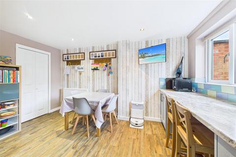 3 bedroom semi-detached house for sale, Quiet cul-de-sac living by the riverbank, Clevedon