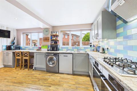 3 bedroom semi-detached house for sale, Quiet cul-de-sac living by the riverbank, Clevedon