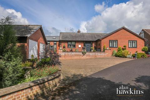 undefined, Hales Close, Lyneham