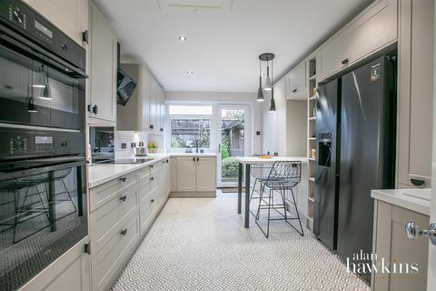 undefined, Hales Close, Lyneham
