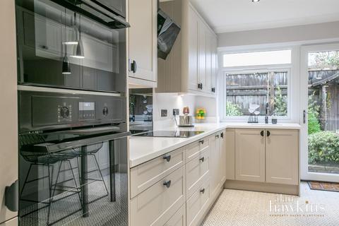 undefined, Hales Close, Lyneham