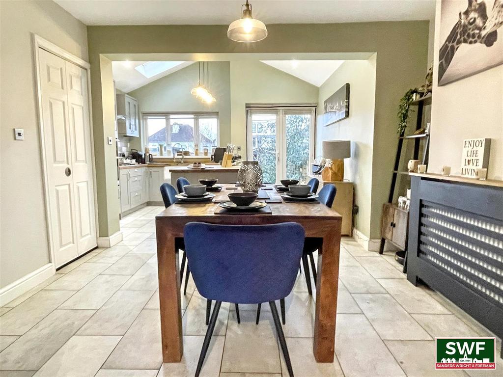 Dining kitchen1.jpg