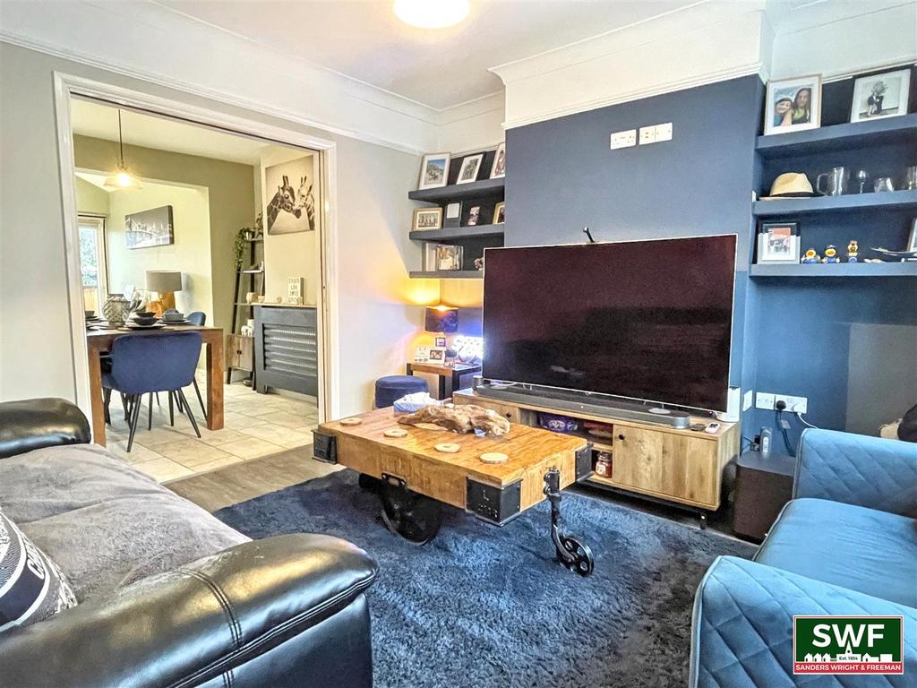 Living room1.jpg