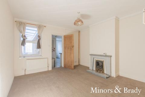 2 bedroom terraced house to rent, Elm Road, Caister-On-Sea