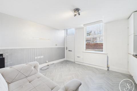 1 bedroom flat for sale, Back Highthorne Street, Armley, Leeds