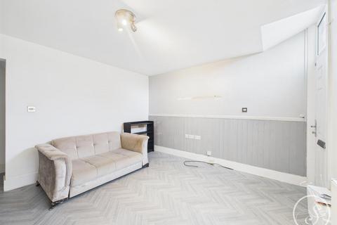 1 bedroom flat for sale, Back Highthorne Street, Armley, Leeds