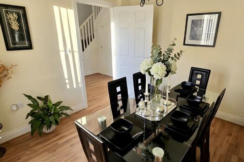 4 bedroom detached house for sale, Dunnock Road, CORBY