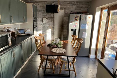 3 bedroom end of terrace house for sale, Gilbert Avenue, Oldbury B69
