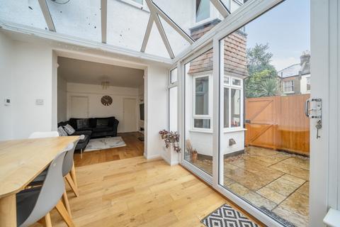 2 bedroom maisonette for sale, Grove Close, Kingston Upon Thames, KT1