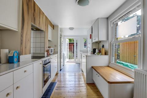 Larkbare Road, Sydenham