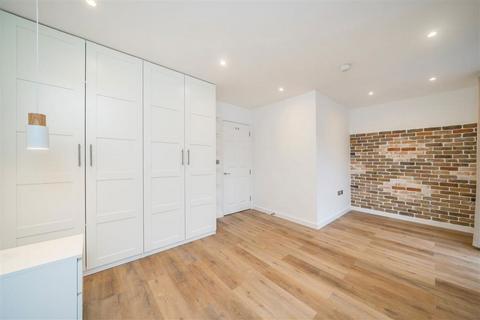 undefined, Mews Street, London E1W