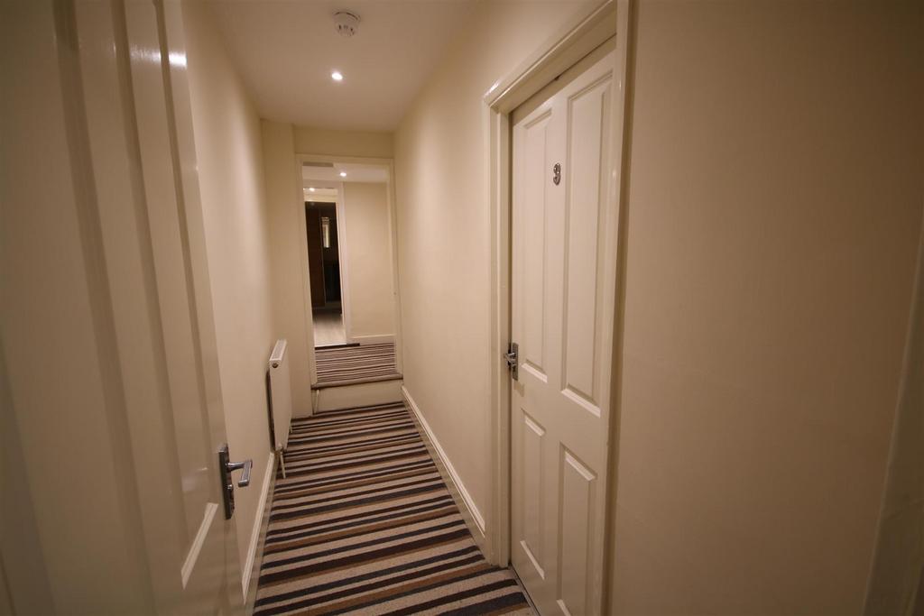 Landing 2 hall.JPG