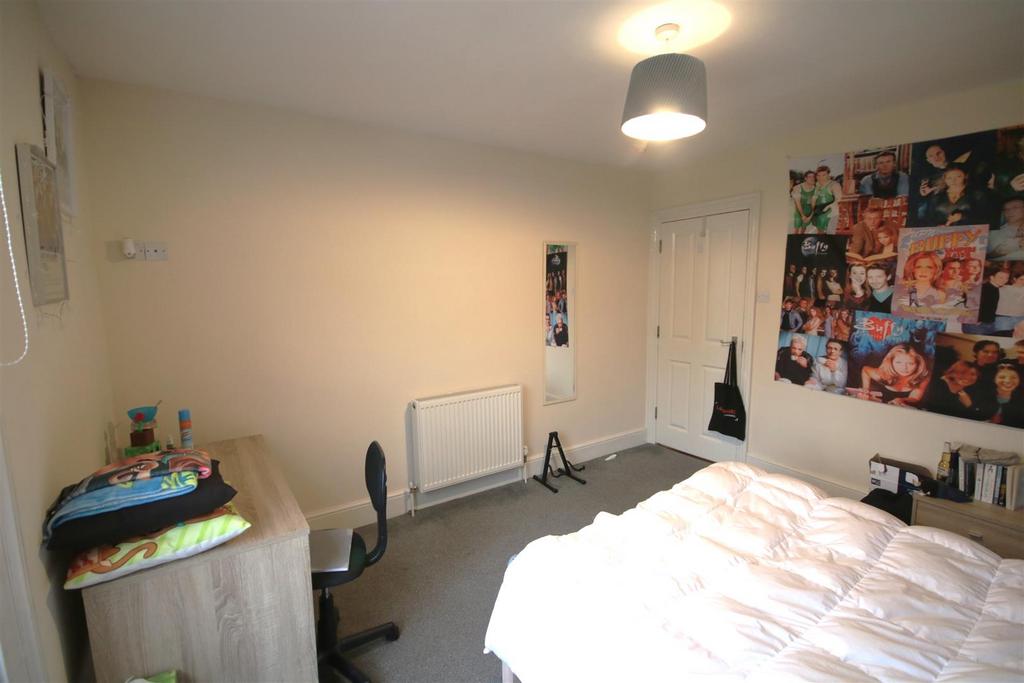 Bedroom 2b.JPG