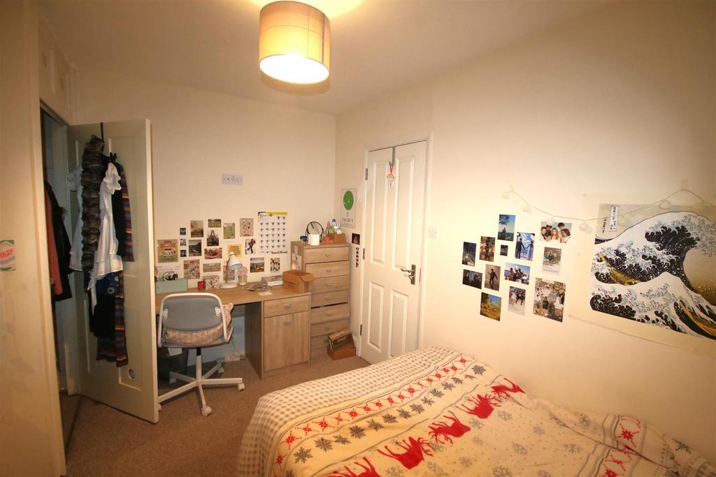 Bedroom 3b.JPG