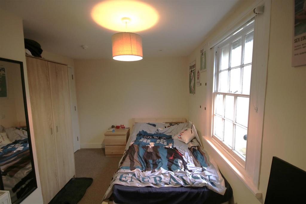 Bedroom 5b.JPG
