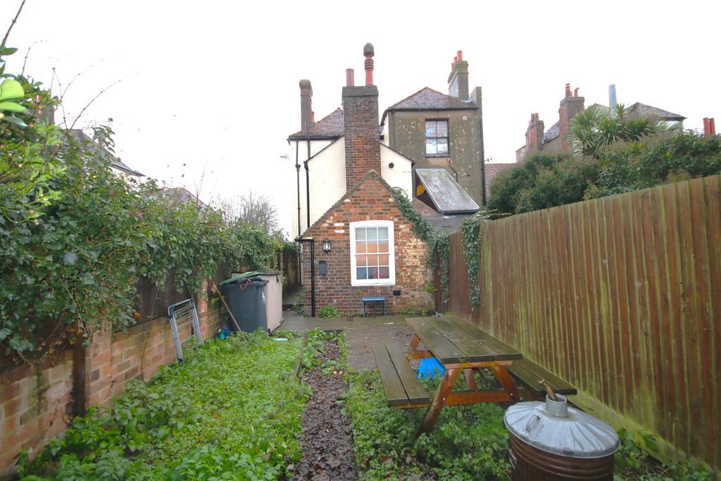 Rear Garden b.JPG