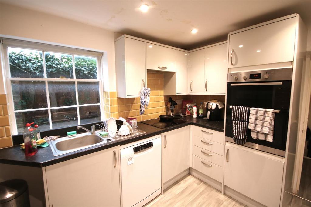 Kitchen b.JPG