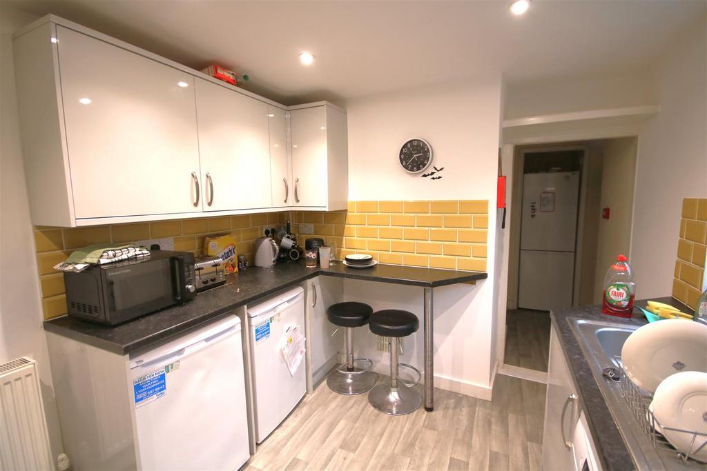 Kitchen c.JPG