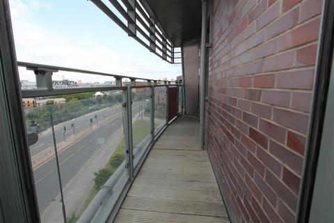 2 bedroom flat to rent, Echo Central One, Cross Green Lane