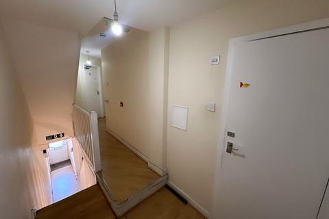 1 bedroom house of multiple occupation to rent, Holbrook Road, London E15