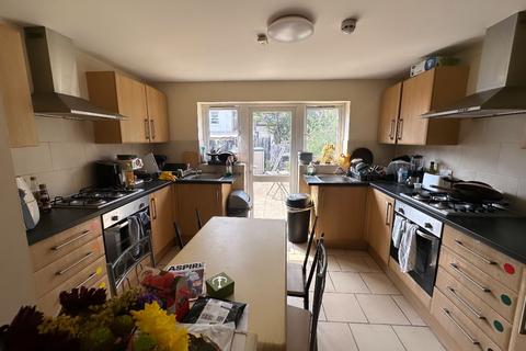 1 bedroom house of multiple occupation to rent, Holbrook Road, London E15