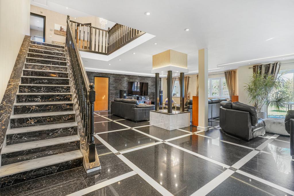 Lounge/Dining Room