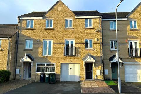 3 bedroom townhouse for sale, Brander Close, Idle, Bradford