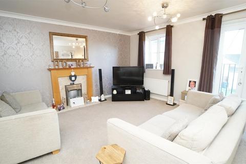 3 bedroom townhouse for sale, Brander Close, Idle, Bradford