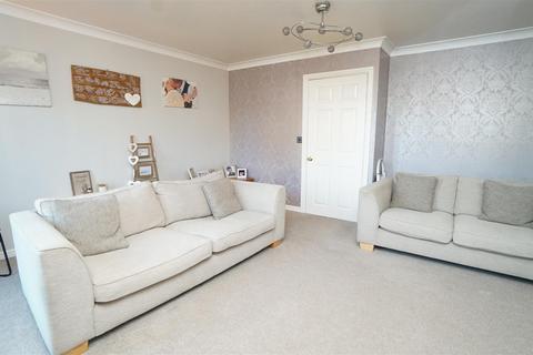3 bedroom townhouse for sale, Brander Close, Idle, Bradford