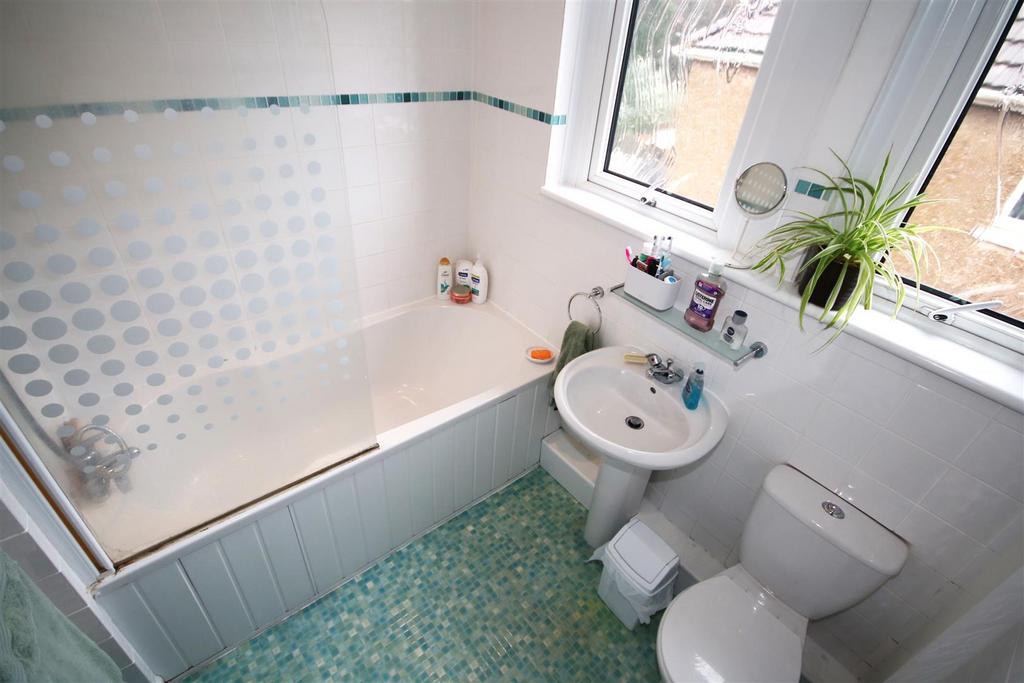 Family Batheroom a.JPG